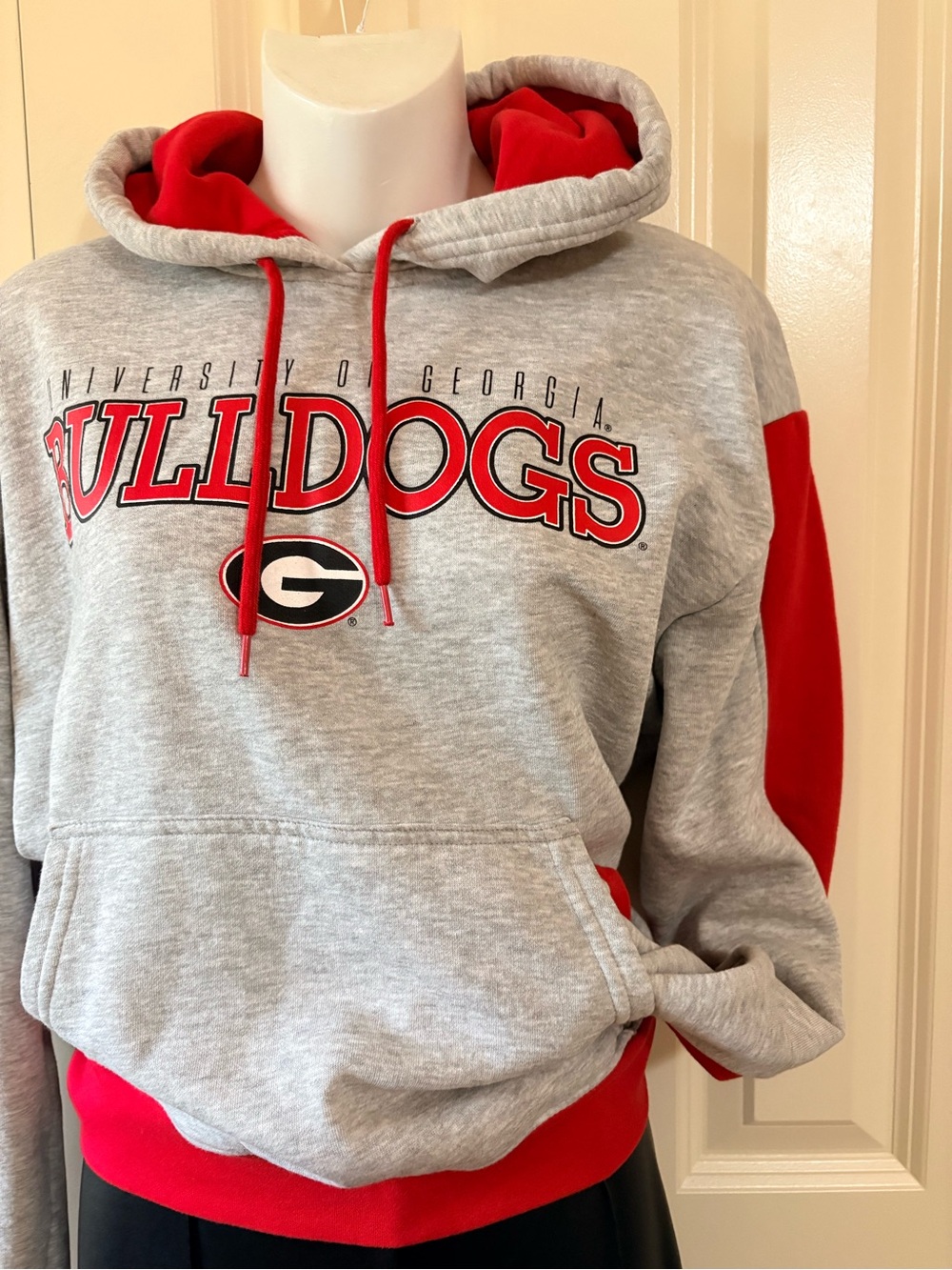 University of Georgia Bulldogs Gray & Red Hooded Sweatshirt, size M